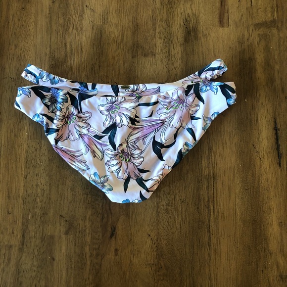 NWT O’Neill Floral Bottoms - Picture 3 of 4